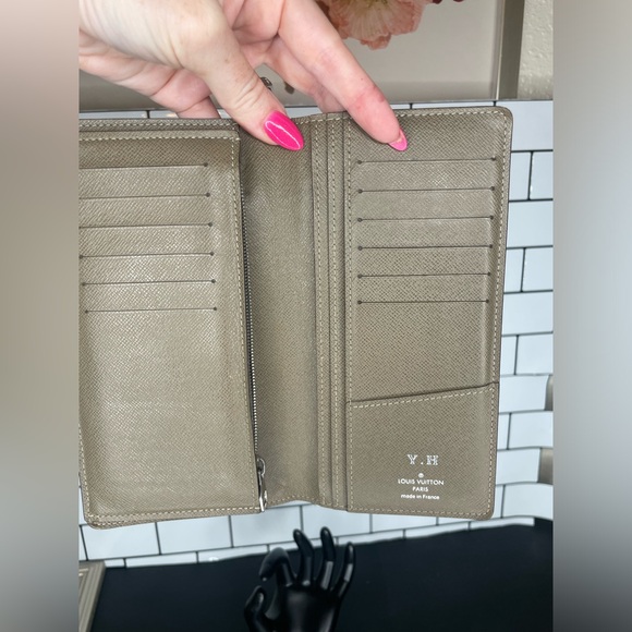 Authentic Louis Vuitton Brazza Tiaga Leather Wallet - Picture 8 of 12